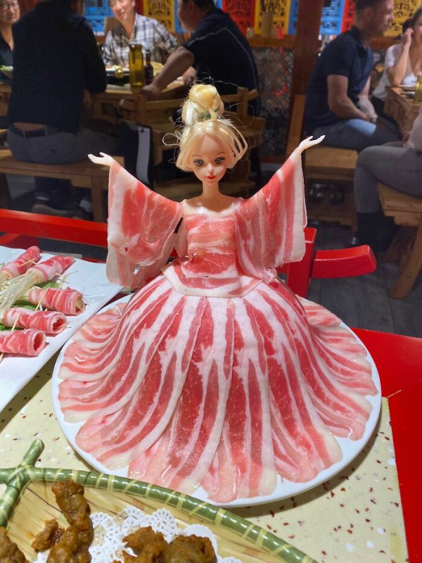 Hier weer 16 restaurants die het eten op de meest debiele manier weten te serveren